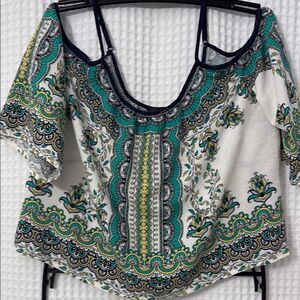 A. Calin Green and White Crop Blouse with Cut Out Design Size M